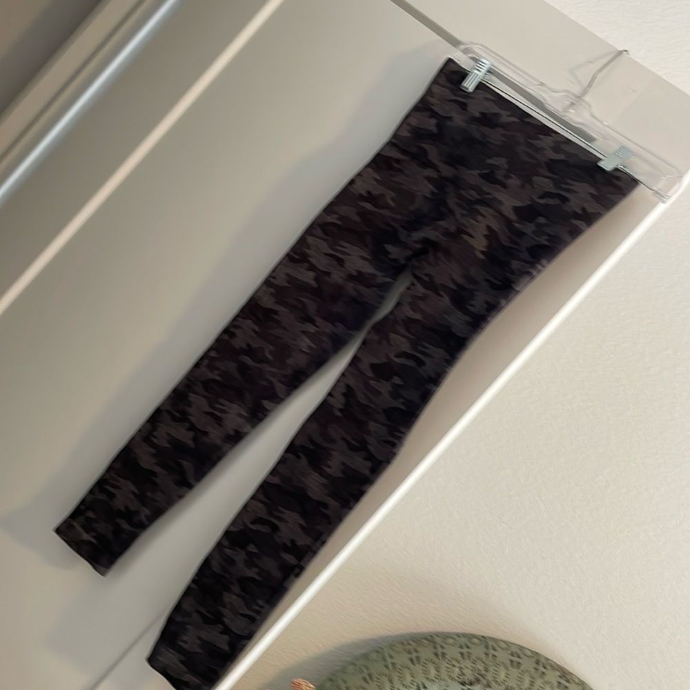 Spanx black and grey camo leggings